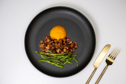 HealthyHolic Sweet gainz prepared meal with teriyaki steak, mashed potatoes, and string beans